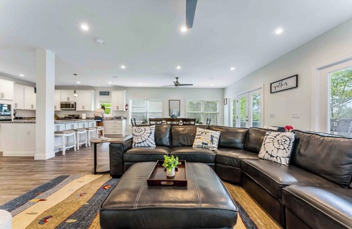 Lake Harmony House | Waterfront- Ensuite Bathrooms in Every Room, Firepit, Huge Deck & Views