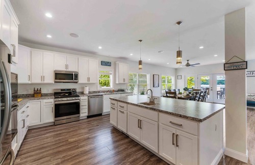 Lake Harmony House | Waterfront- Ensuite Bathrooms in Every Room, Firepit, Huge Deck & Views
