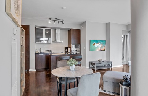 Central Waterfront Condo | Waterfront/Ent District - 2BDRM + Free Parking