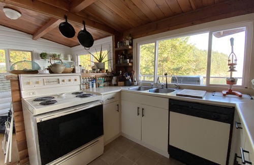 Galiano House | Waterfront Escape on Galiano Island BC
