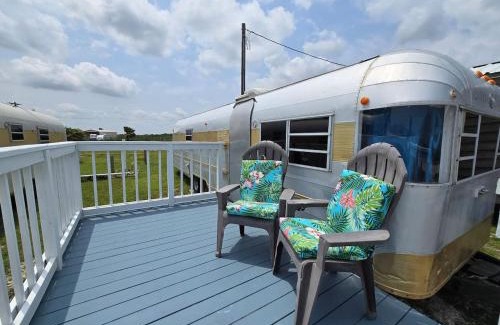 Port Lavaca House | Waterfront Escape - Margie 1974 Silver Streak