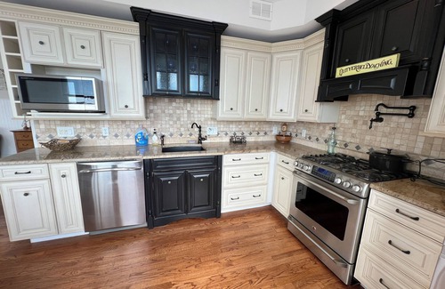North End House | Waterfront escape, stylish bayfront home with panoramic water views