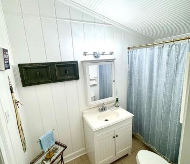 Shoreline Park Apartment | Waterfront Escape 5Mins to Casino And Beach Free ParK