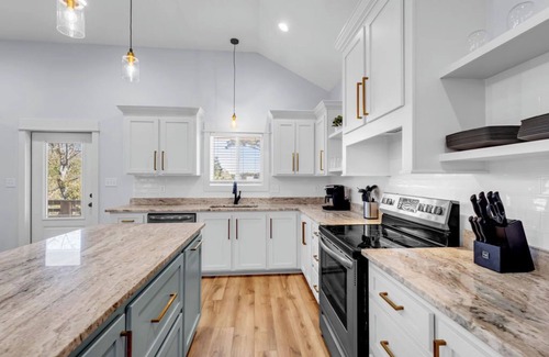 Shoreline Park House | Waterfront Escape in Bay STL with dock, ping pong, basketball, cornhole & more!