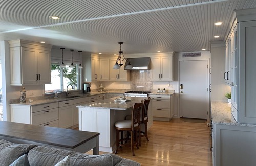Clinton House | Waterfront Escape