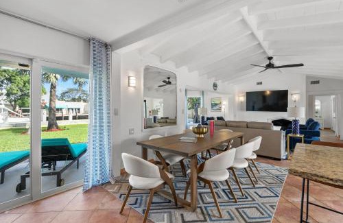East Fort Lauderdale House | Waterfront Escape Walk to Las Olas PrivatePool BBQ
