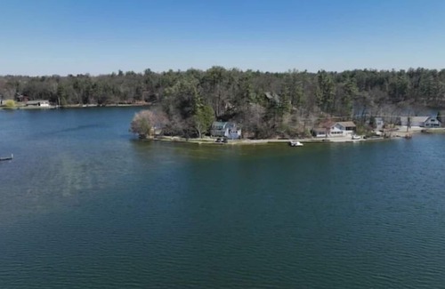 Greenville House | Waterfront Escape