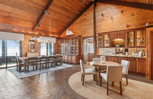 Fredericksburg House | Waterfront Estate with Pool on Potomac River