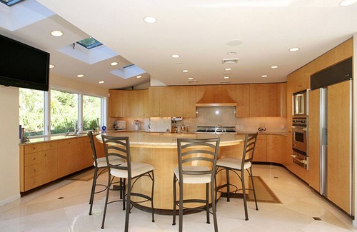 St. James House | WATERFRONT ESTATE. 60 Minutes from NYC and HAMPTONS