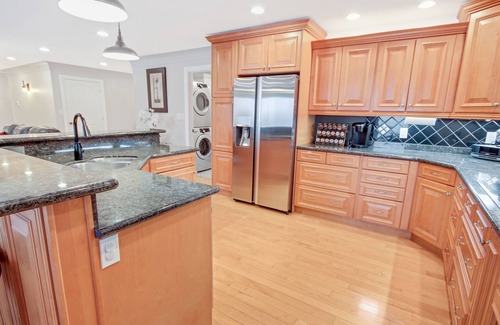 Wiarton Villa | WATERFRONT executive home hot tub, firepit, kayaks, canoe,
