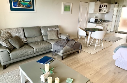 Whitianga Apartment | Waterfront fabulous view, spacious studio, heated pool & 10 mins walk into town.