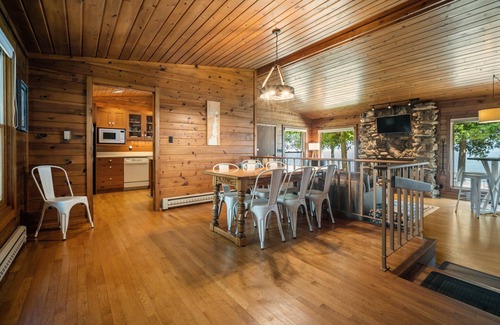 Little Sturgeon House | Waterfront Fall Escape on Little Sturgeon