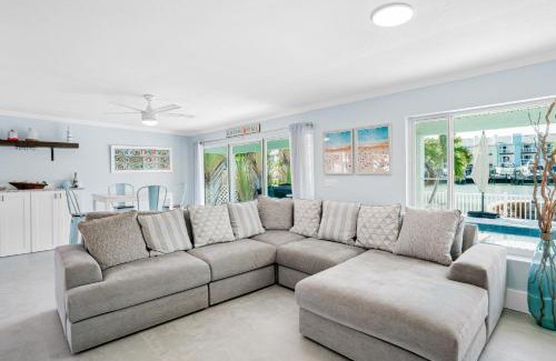 Bahia Vista House | Waterfront Family Compound - Free Golf Cart, Paddleboards, Heated Pool, Golden Tee 2025 Arcade Game