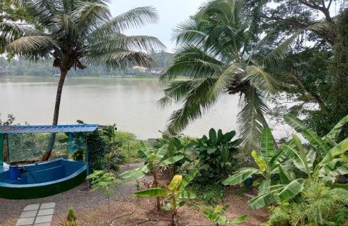 Andhakaranazhy House | Waterfront Family Homestay ( Jameela Manzil).