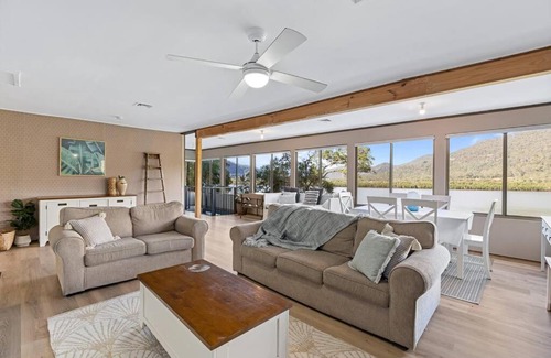 Courangra House | Waterfront Family Holiday Home