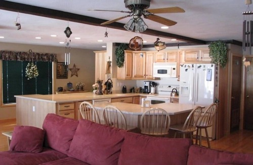 East Wakefield House | Waterfront, Family and Pet Friendly, Sleeps 15, Pool Table