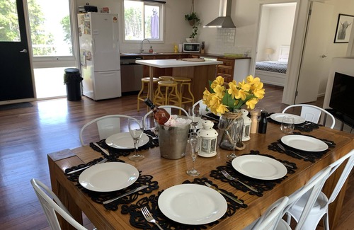 Mansfield House | Waterfront Farm Stay