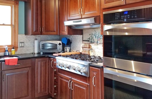 Colington House | ⭐️Waterfront⭐️Fenced Yard~Dogs ✔️~Dock~Kayak~Bikes~Sunset☀️Beach Chairs~Linens🐬