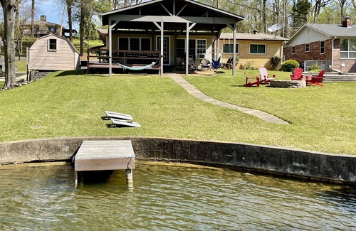 Lakeland House | Waterfront! Firepit~3 King bedrms~playroom~kayaks~near restaurants
