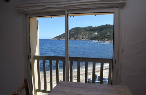 Ramatuelle House | Waterfront fisherman's cottage on the beach of Bonne Terrasse