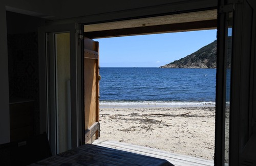 Ramatuelle House | Waterfront fisherman's cottage on the beach of Bonne Terrasse