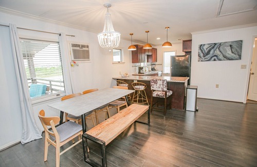 Surfside Beach House | Waterfront Fishing Dock Kayaks House near Surfside Beach