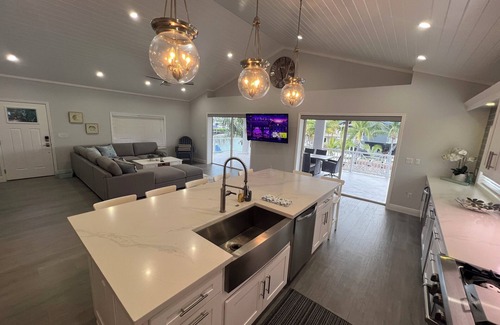 Plantation Tropical Park House | Waterfront Florida Keys Home with Boat Dock and Hot Tub!