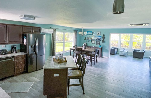 Crystal River House | Waterfront freshwater paradise! Swim with manatees in our backyard!