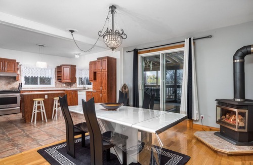 Sainte-Martine House | Waterfront Fully Furnished Pet-Friendly All-Inclusive