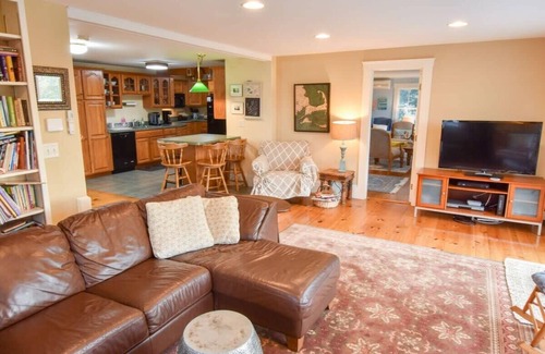 West Dennis House | Waterfront Fun Dogs Welcome!