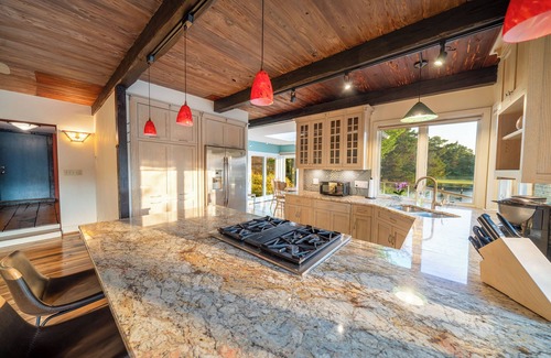 Momauguin House | Waterfront GEM: 3BR House w/AC & WiFi in Branford, minutes from Yale