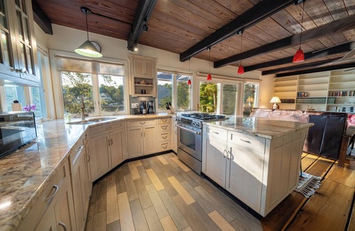 Momauguin House | Waterfront GEM: 3BR House w/AC & WiFi in Branford, minutes from Yale
