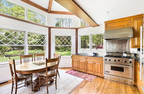 Wainscott House | WATERFRONT GEORGICA POND AND BOATHOUSE