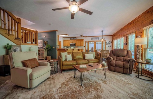 East Ellijay House | Waterfront Getaway:Hot Tub, Fire Pit, Near Ellijay