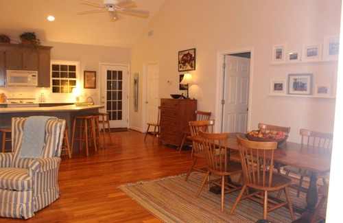 Liberty Hill House | Waterfront Getaway, Relaxing and Comfortable
