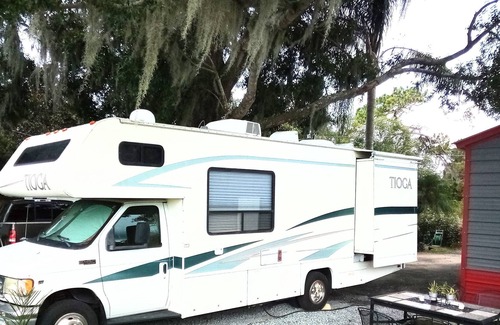 Polk City House | Waterfront Glamping Near Orlando