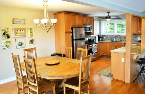 McKellar Cottage | Waterfront, Gorgeous Dream Cottage