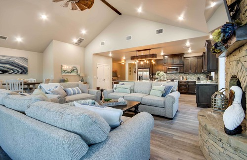 Cleora House | Waterfront Grand Lake Family House w/Game Room!