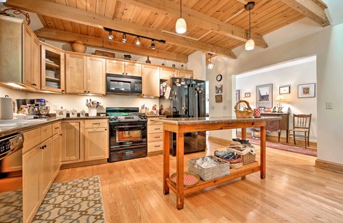 Great Pond Cottage | Waterfront Great Pond Cottage w/Hot Tub & Deck!