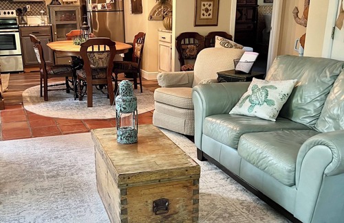 Freeport Cottage | Waterfront Guest Cottage 2 bdrm Sleeps 5. Minutes to beaches on 30-A