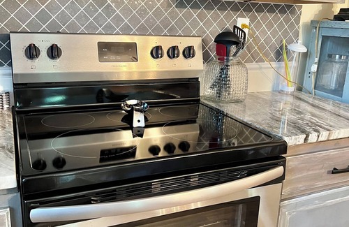 Freeport Cottage | Waterfront Guest Cottage 2 bdrm Sleeps 5. Minutes to beaches on 30-A
