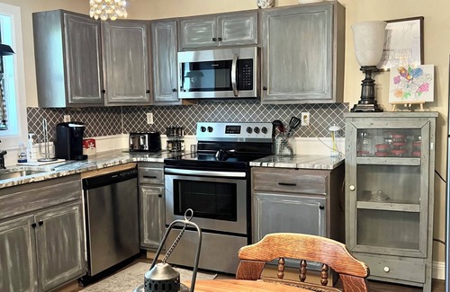Freeport Cottage | Waterfront Guest Cottage 2 bdrm Sleeps 5. Minutes to beaches on 30-A
