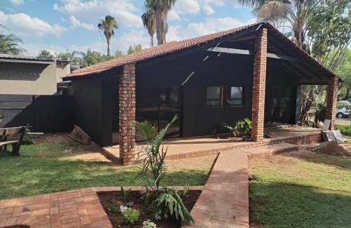Schoemansville Apartment | Waterfront Guest House