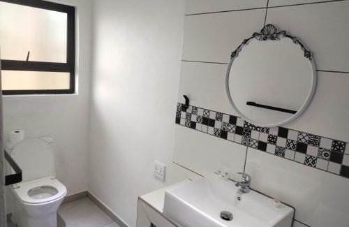 Schoemansville Apartment | Waterfront Guest House