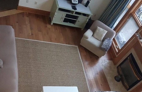 Lucasville House | Waterfront Guest Suite in Executive House on McCabe Lake