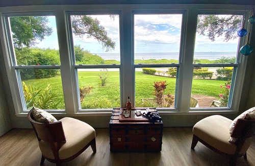 Safety Harbor House | Waterfront harbor cottage, walking distance to downtown, near to beaches & more!