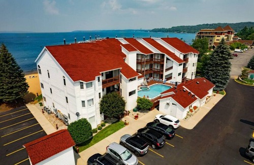 Traverse City Condo | Waterfront Haven 215|Balcony|Direct Beach Access|Near Downtown
