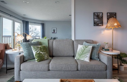 Traverse City Condo | Waterfront Haven 215|Balcony|Direct Beach Access|Near Downtown