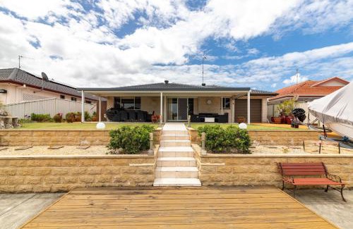 Forster House | Waterfront Haven with your own private jetty