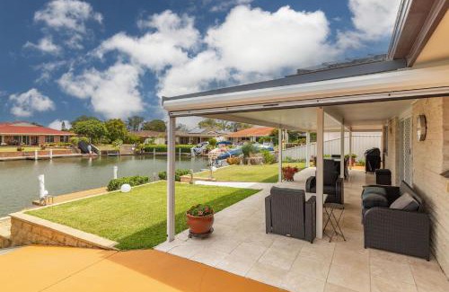 Forster House | Waterfront Haven with your own private jetty